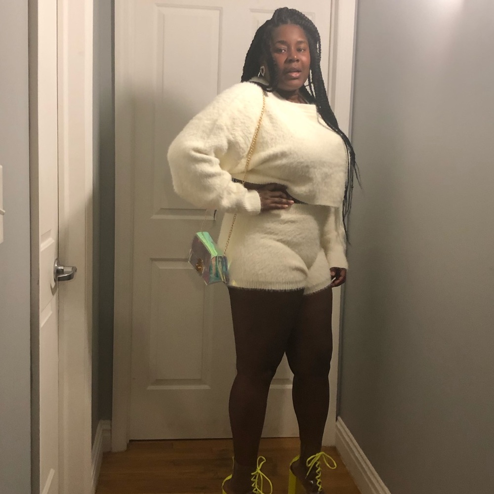 Short Sweater Set - Picture 5 of 5
